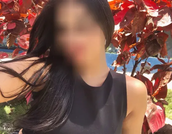 Büsra, 27