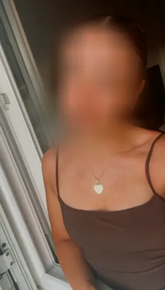 Claudia, 25