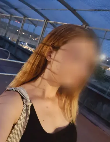 Esra, 23