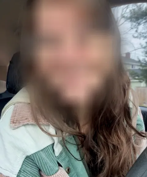 Melina, 40