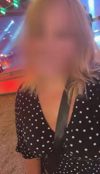 Simone, 28