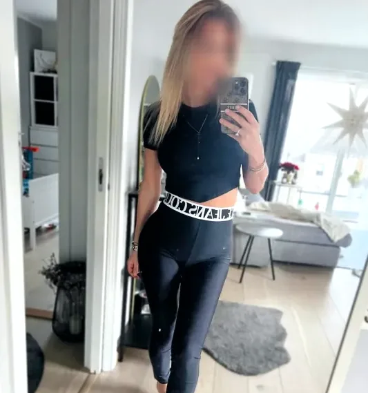 Stefanie, 32